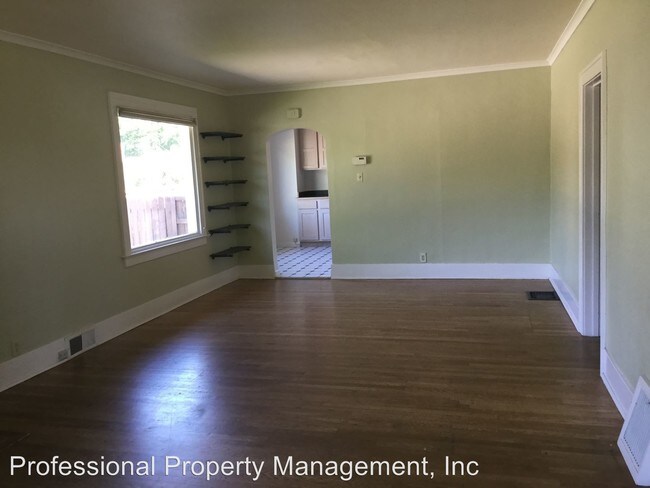 Building Photo - 3 br, 1 bath House - 529 S 5th St E