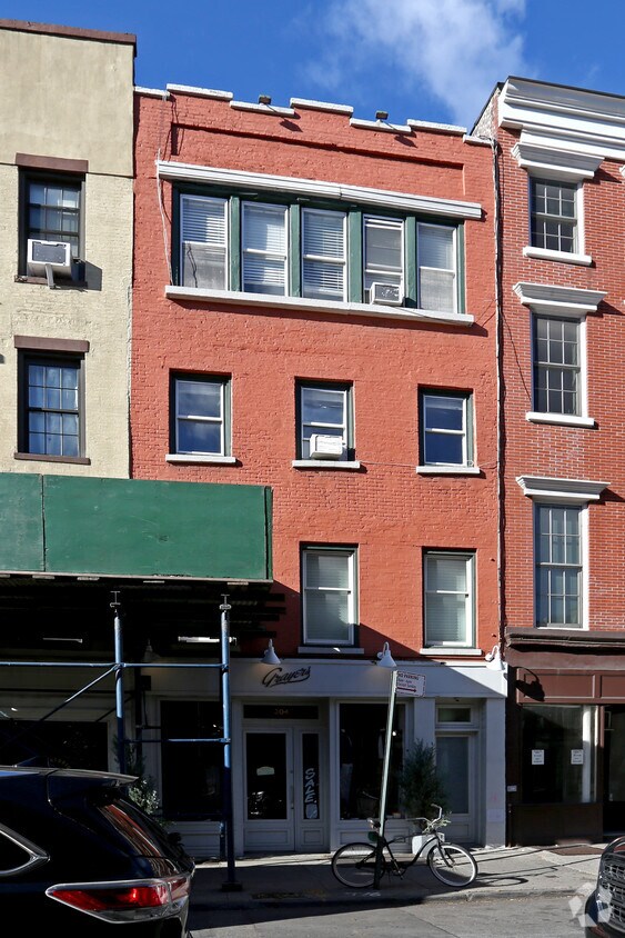 Building Photo - 304 Bleecker St