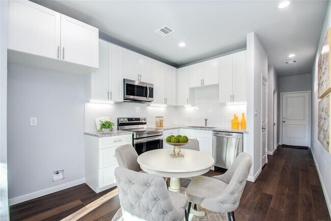 Foto del edificio - 4935 Dalhart Dr