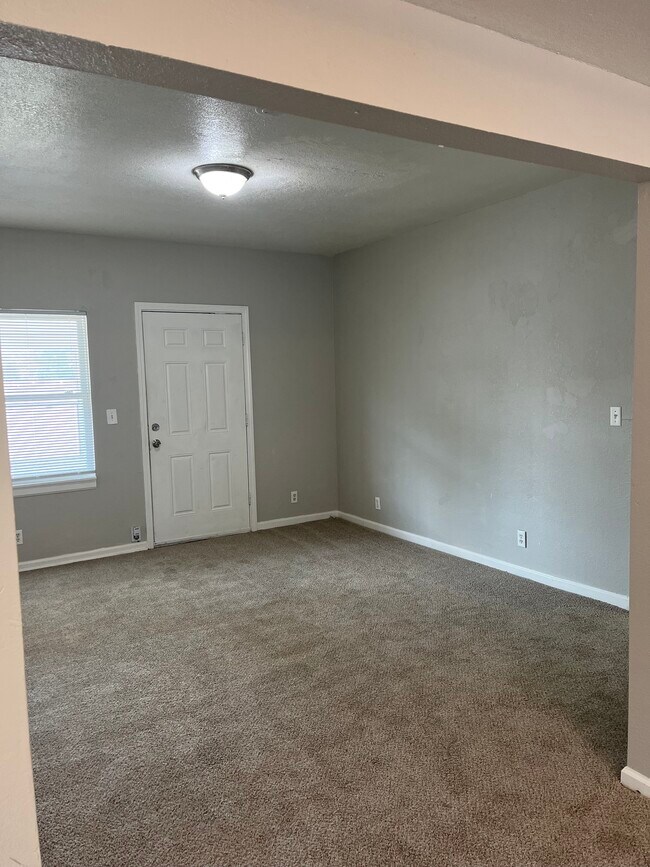 Foto del edificio - 2128 E 38th St