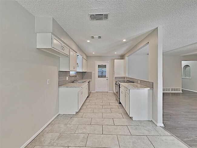 Building Photo - 1711 Tyler Ave
