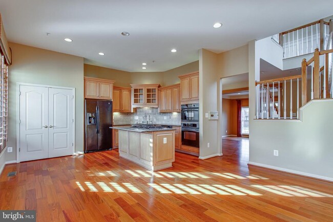 Building Photo - 22000 Avonworth Square