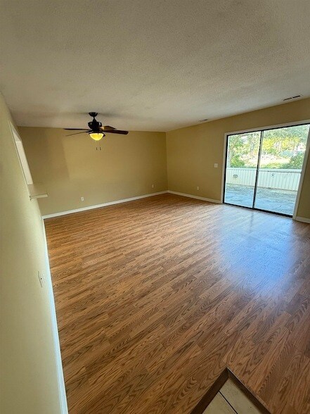 Building Photo - 951 Plantation Dr