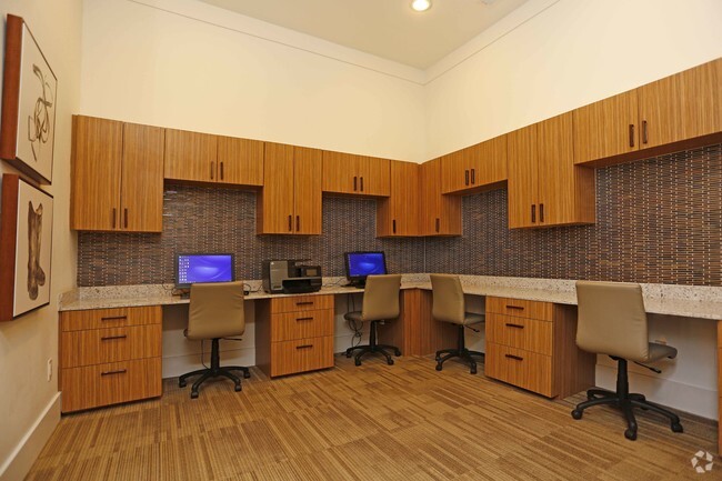 BUSINESS CENTER - Retreat at Stonebridge Ranch Apartments