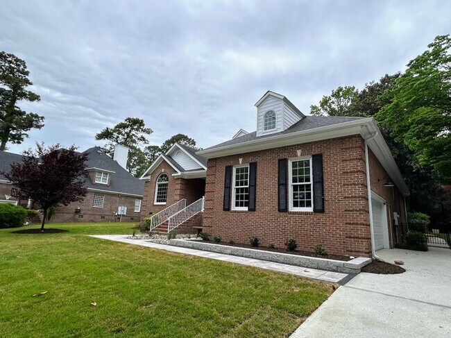 Foto del edificio - 8703 Decoy Ln