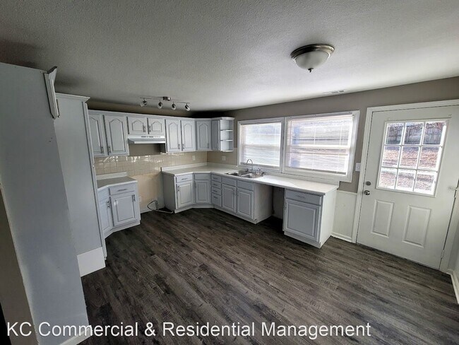 Building Photo - 3 br, 1 bath House - 901 NE 62nd Street