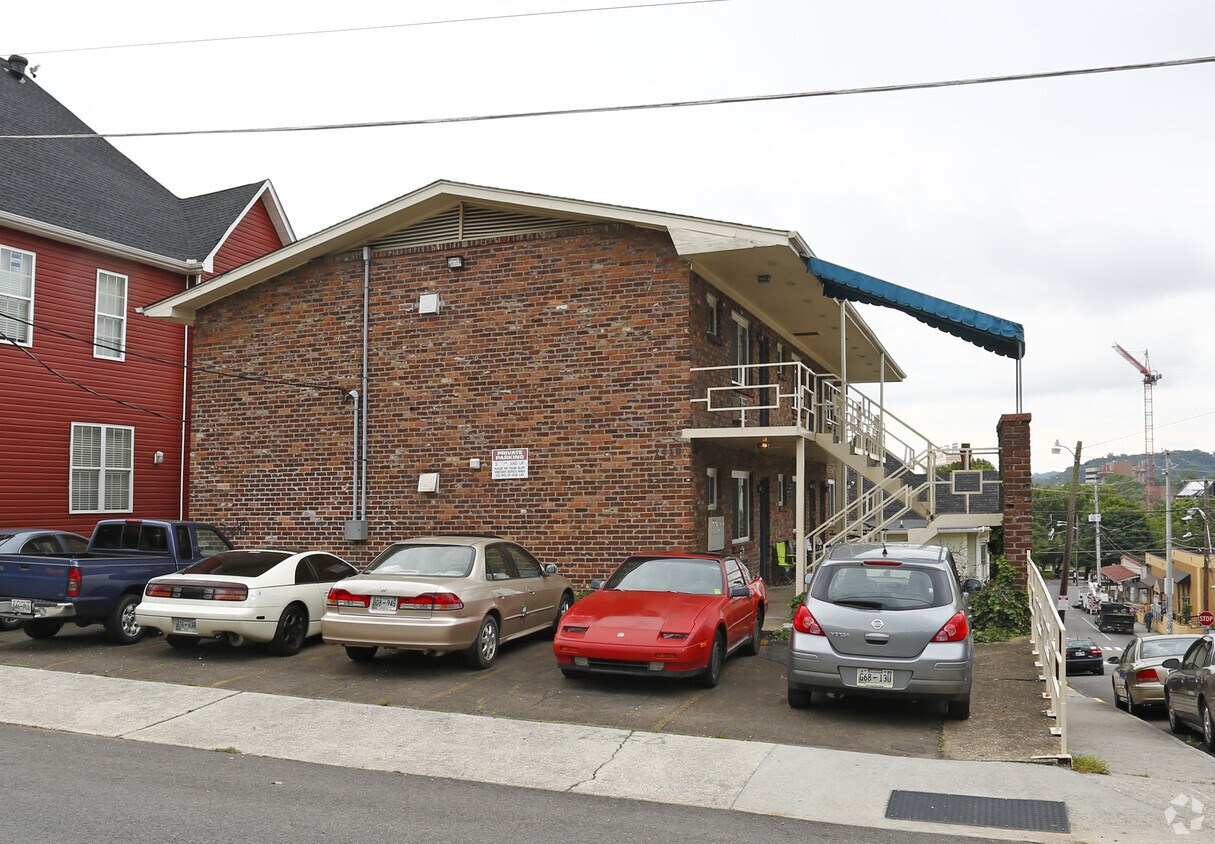 Building Photo - 1418 Laurel Ave
