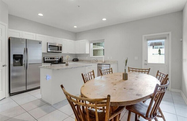 Building Photo - 9203 Bella Terraza Way