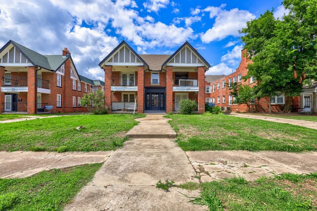 1 Bed 1 Bath apartment in Okc close to Plaza District! - 1 Bed 1 Bath apartment in Okc close to Plaza District!