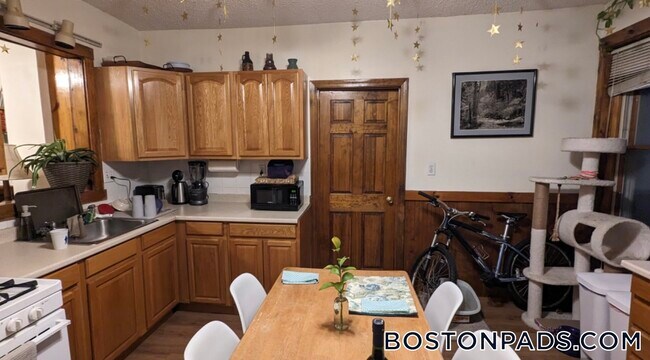 Foto del edificio - 4 Garden Ct St
