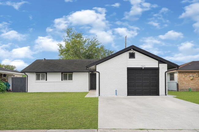 Building Photo - 3806 Kaplan Dr