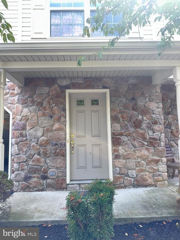 Building Photo - 184 Mapleton Dr