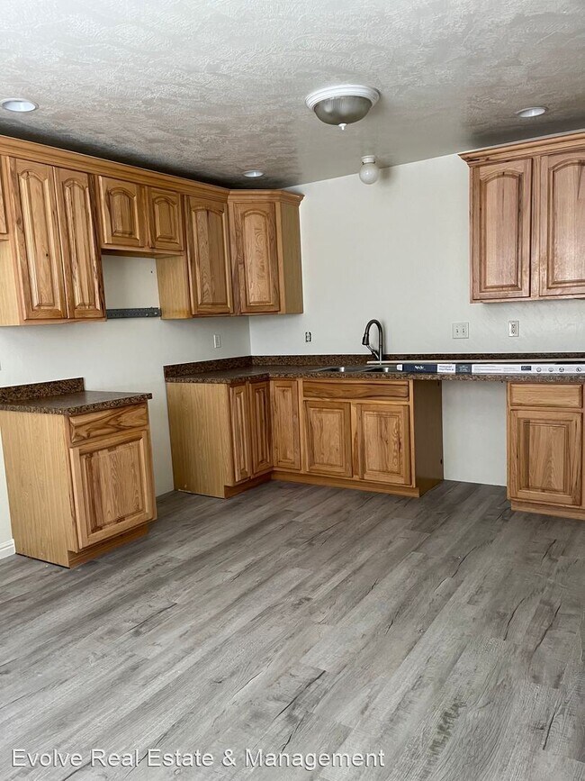 Foto del edificio - 3 br, 2.5 bath House - 534 N 1380 W