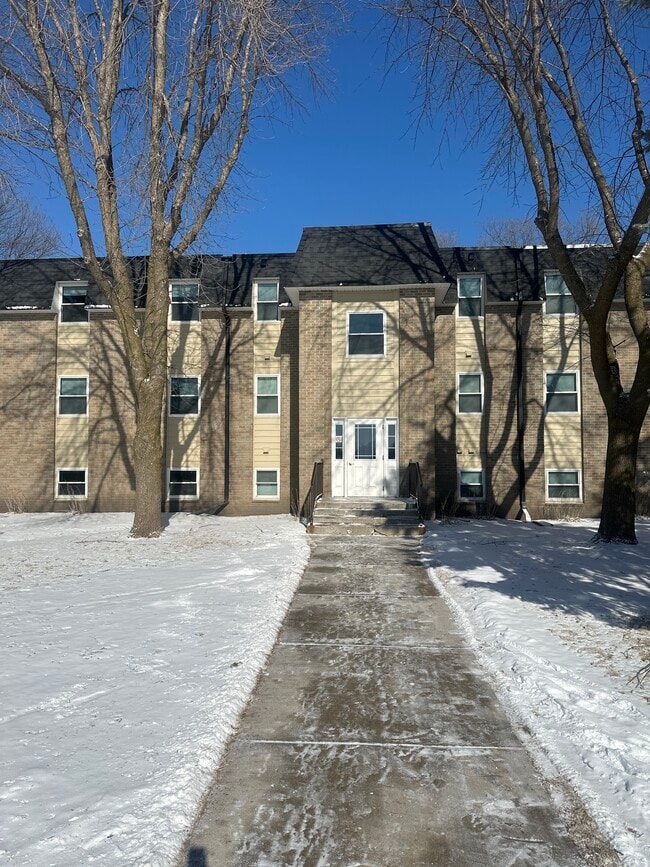Building Photo - 255 Maple Ln SE