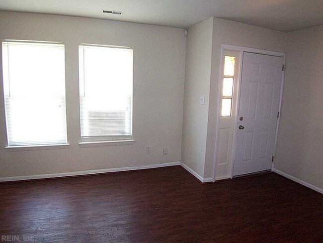 Foto del edificio - Newly Updated 3 Bedroom Town home