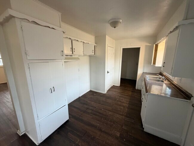 Foto del edificio - 2715 E 2nd St