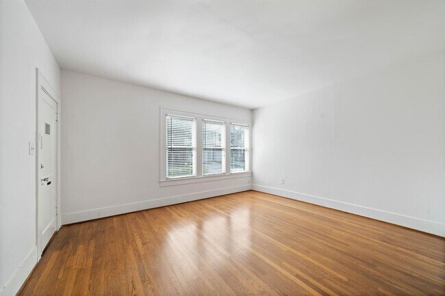 Building Photo - 1206 Crocker St
