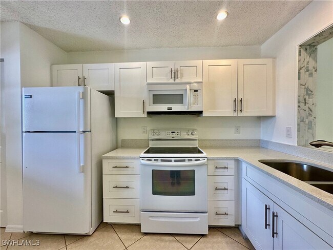 Foto del edificio - 709 Landover Cir