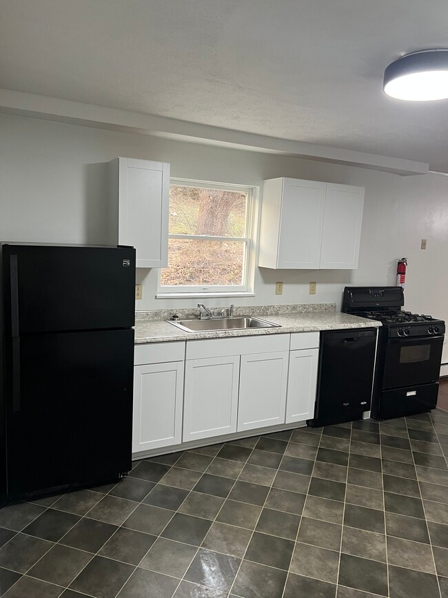 Building Photo - 83 Mason St