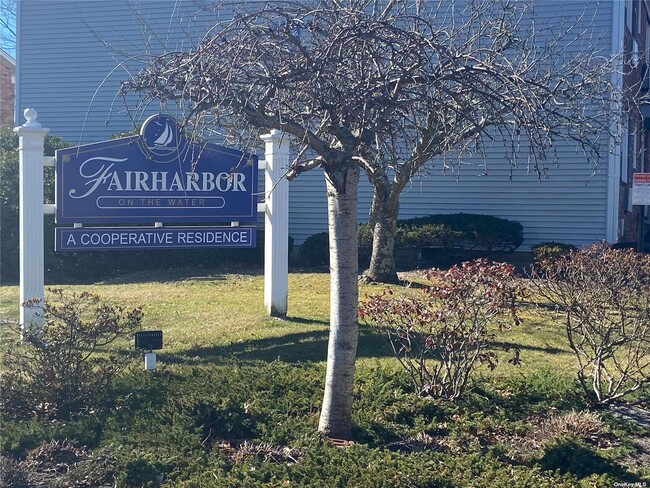 Foto del edificio - 96 Fairharbor Dr