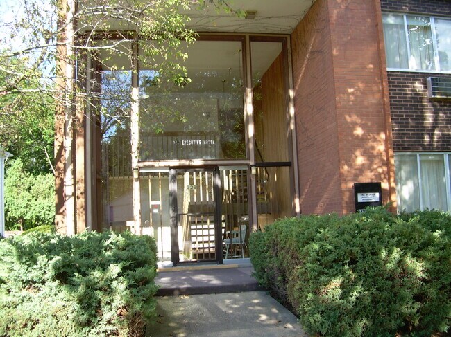 Building Photo - 326 Foster St