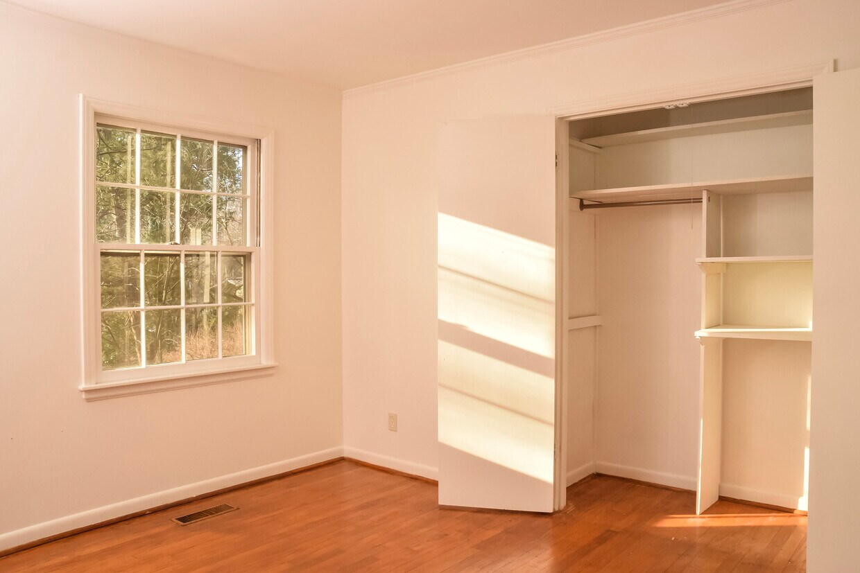 Foto principal - 2432 Tryon Rd