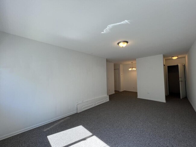 Building Photo - 1 bedroom in Chicago IL 60613