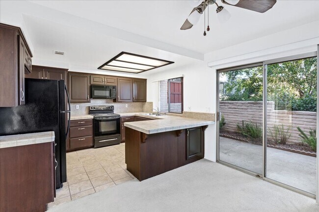 Foto del edificio - Escondido 2 bed 2.5 bath condo for lease