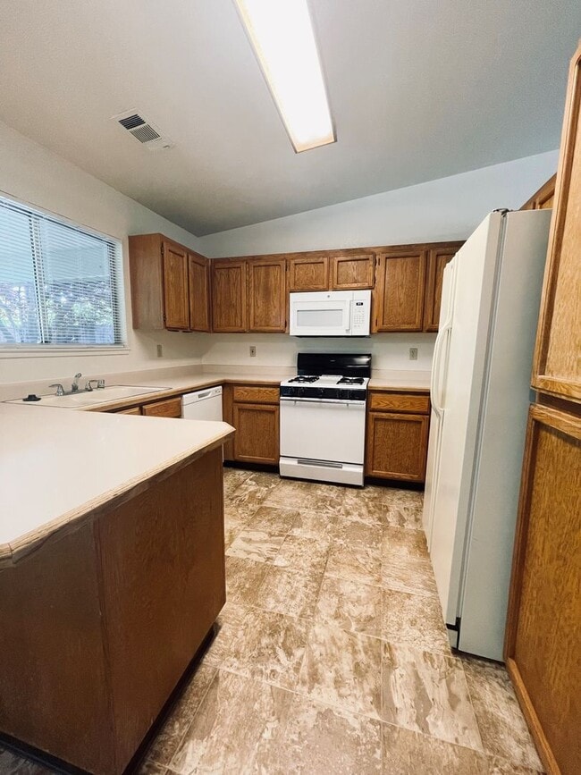 Building Photo - Remodeled Home in Starview Subdivision