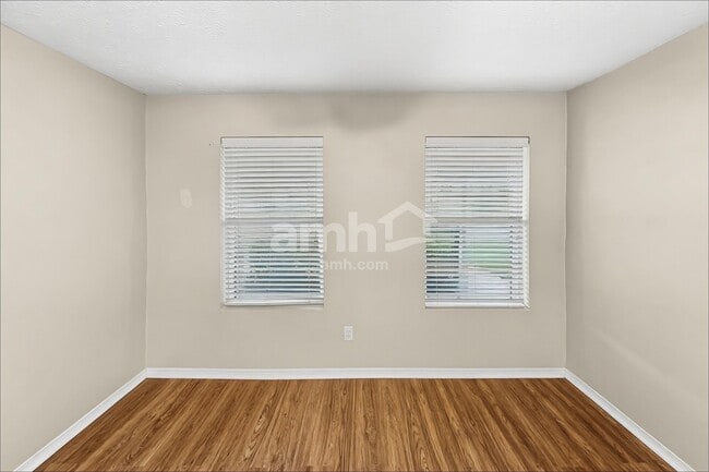 Building Photo - 2649 Sutherland Dr