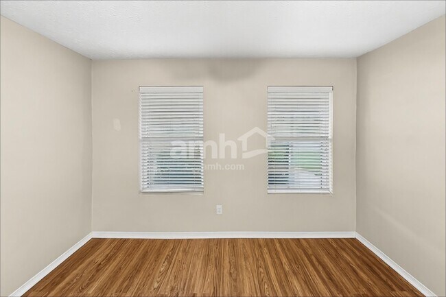 Foto del edificio - 2649 Sutherland Dr