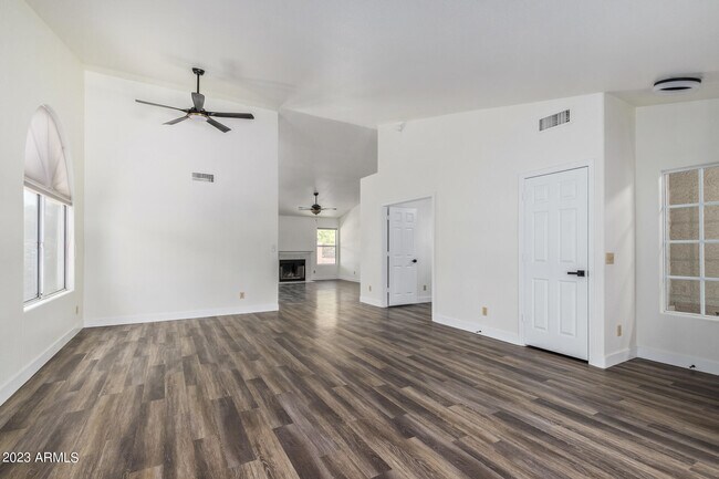 Foto del edificio - 4325 E Montgomery Rd