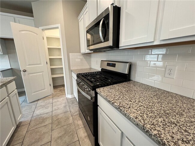 Building Photo - 7637 Bullrider Dr