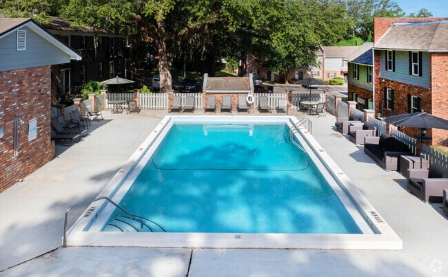 Pool - Live Oaks @ 275