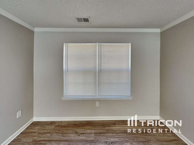 Foto del edificio - 6605 Forest Cross Dr
