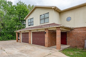 Building Photo - 686 W Martha Dr
