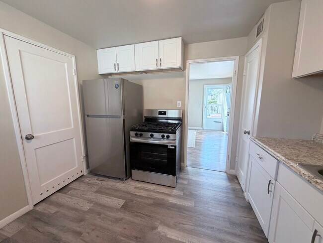 Foto del edificio - 475 Glen View Ct