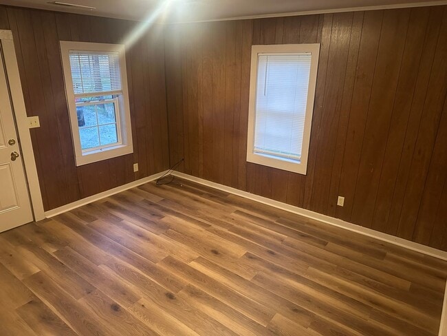 Building Photo - Available for Immediate Move-in! Spacious 3 Bedroom, 1 Bathroom Home with large backyard