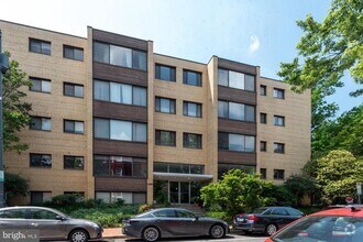 Building Photo - 305 C St NE