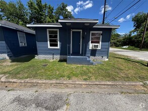 Building Photo - 3202 Hinton Blvd