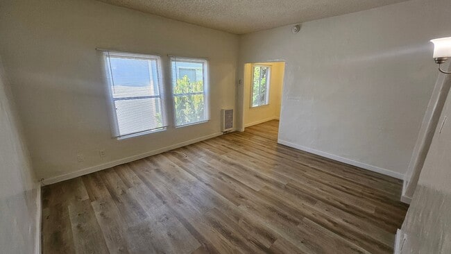 Photo - 1750 S Longwood Ave Apartment