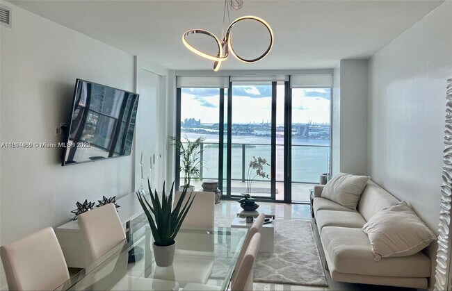 Foto del edificio - 650 NE 32nd St