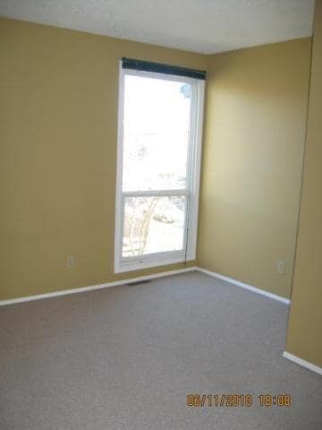 Building Photo - 2 Bed 1 Bath Unit in Calgary, AB