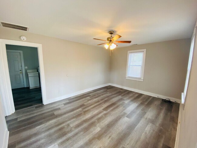 Photo - 1361 Hull Rd House