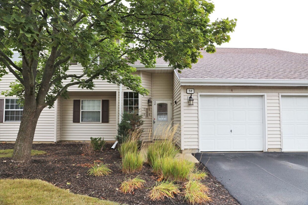 54 Gant Cir Unit D, Streamwood, IL 60107 Condo for Rent in Streamwood, IL