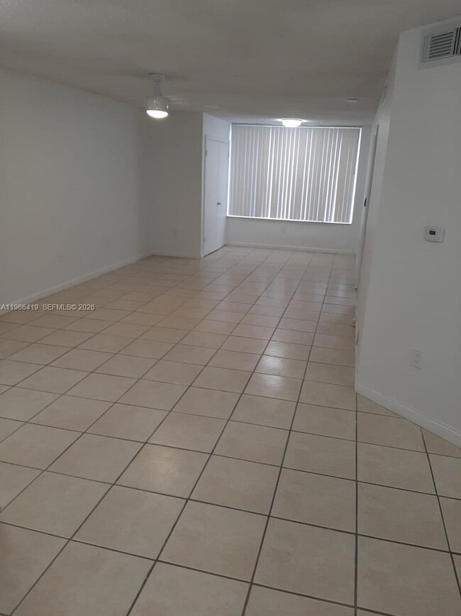 Foto del edificio - 2850 N Oakland Forest Dr