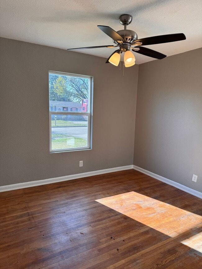 Foto del edificio - Property For Lease!