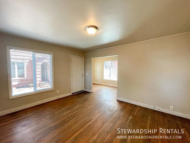 Building Photo - 1376 W 6th Ave