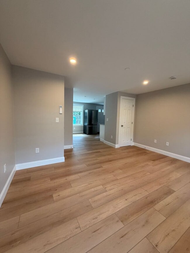 Building Photo - Brand New spacious Studio available in a great location.