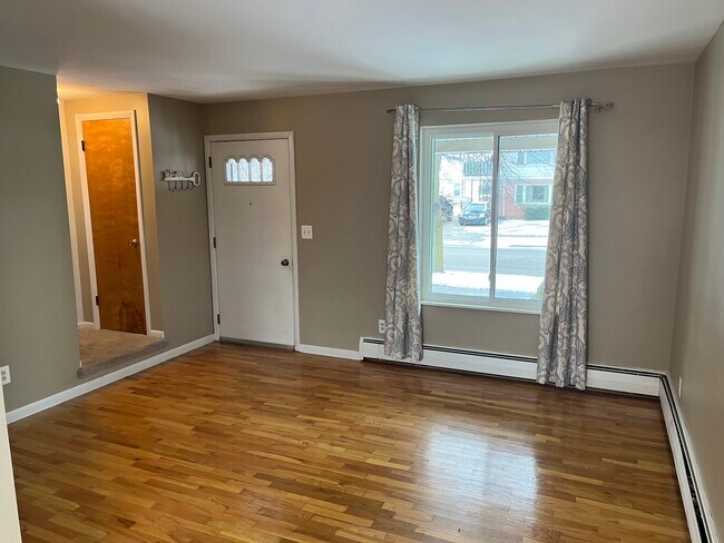 Building Photo - 503 Pine St